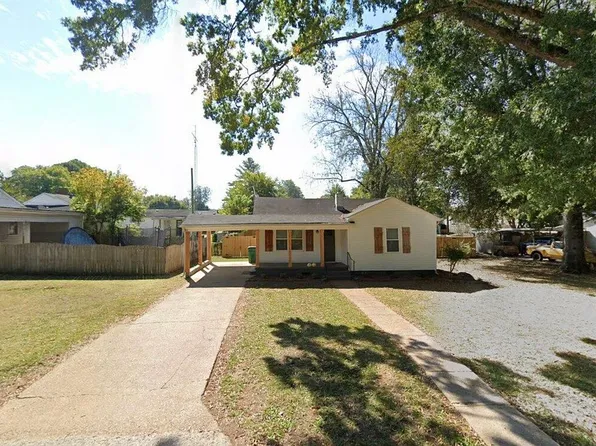 1014 Commons St, Tuscumbia, AL 35674