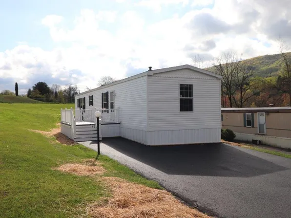 41 Hillside Pl, Kunkletown, PA 18058