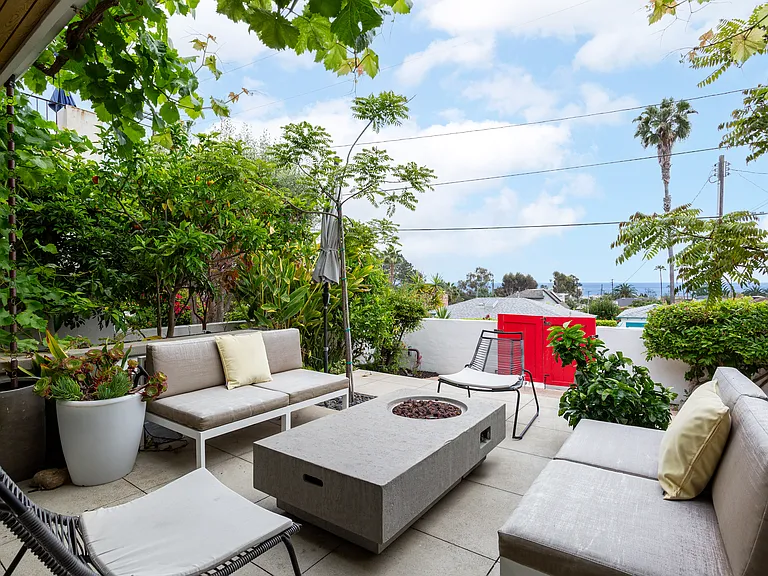 1482 Carmelita St — Photo 45