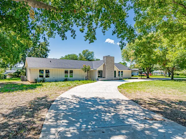 3921 Winding Way, Granbury, TX 76049