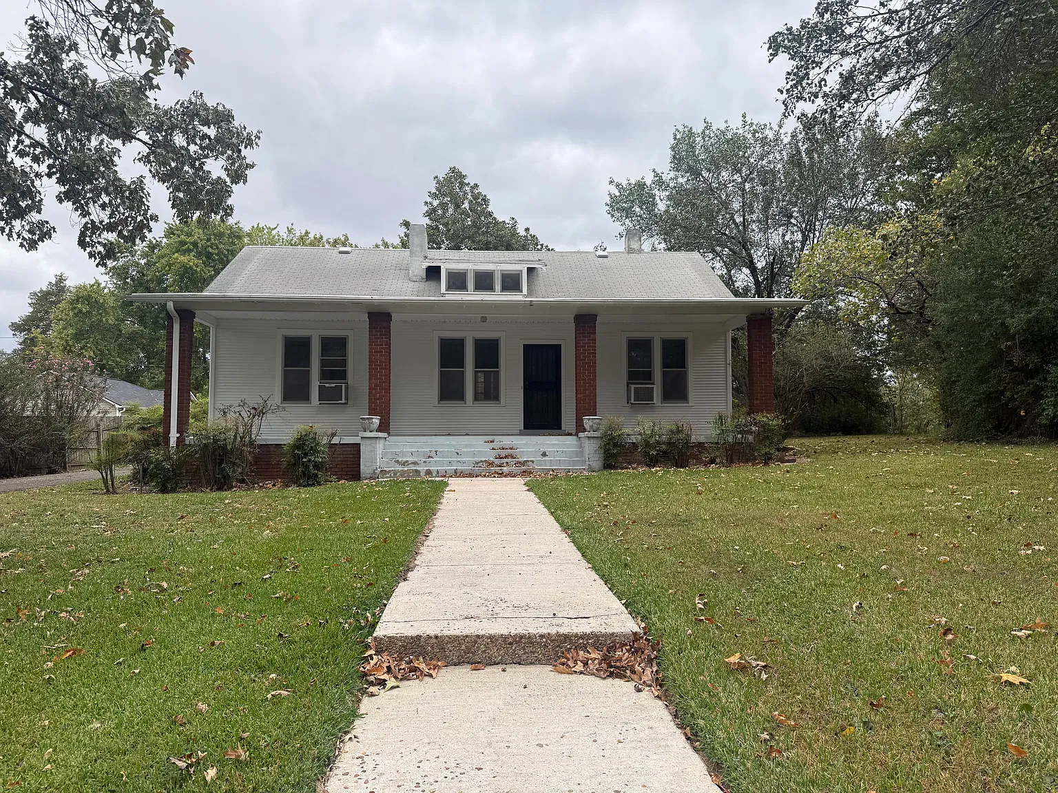3 bed, 1.5 bath, 1712 sqft, $1,600 — Photo 1