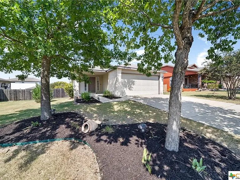 313 Wimberley St — Photo 2