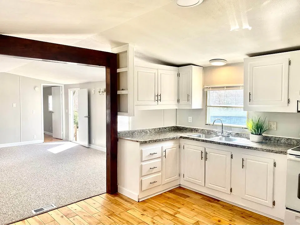 2 bed, 1.5 bath, 1008 sqft, $1,500 — Photo 2