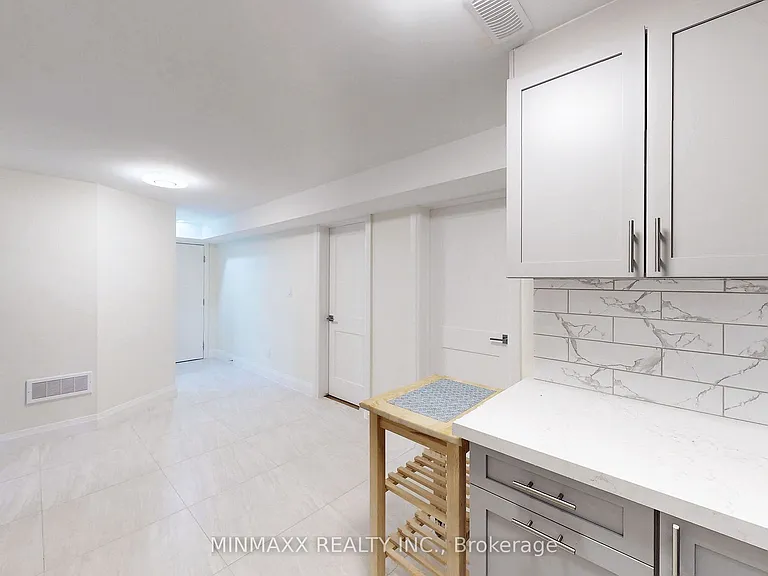 202 Forbes Ter — Photo 12
