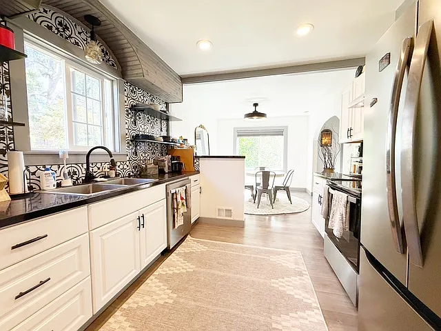 208 S Summit Ave — Photo 17