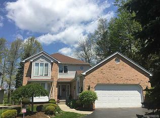 6 Glen Abbey Dr, East Amherst, NY 14051