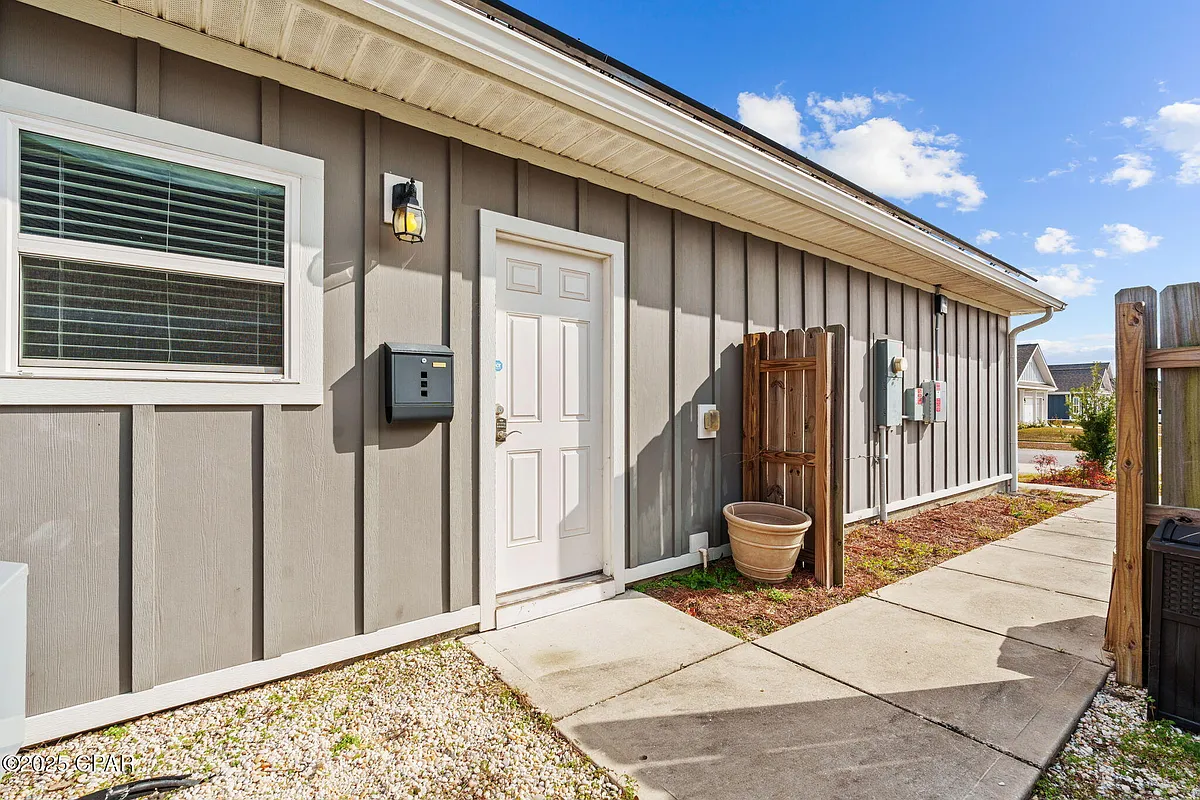Building Photo - 483 Eagle Lake Way