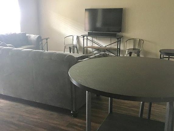 5th image of 419 Kate Ln