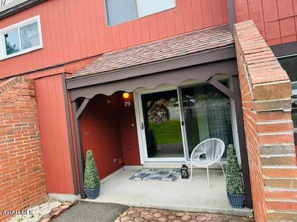 29 Laurelbrook Ct, Cresson, PA 16630