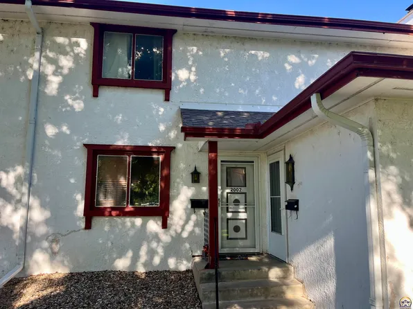 2002 Greenbriar Dr, Emporia, KS 66801