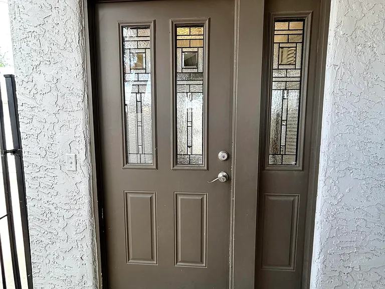 329 E Ambassador Dr — Photo 4