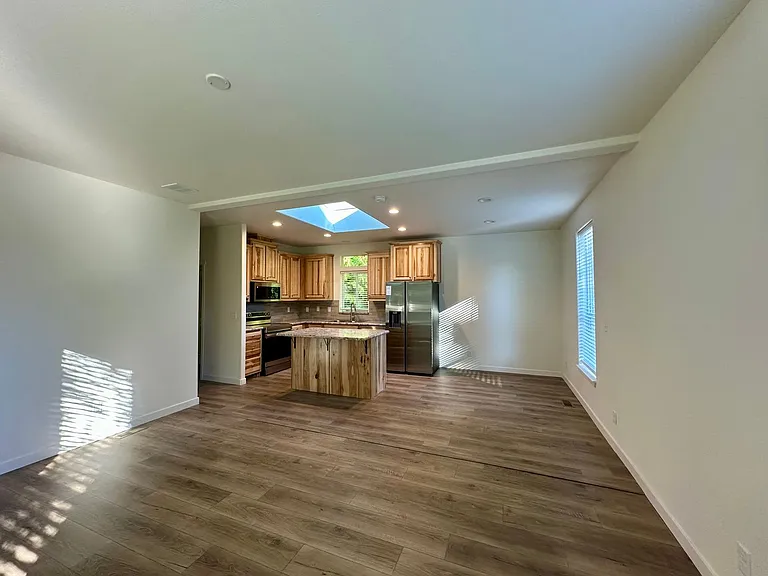 2119 Aldergrove Rd — Photo 3