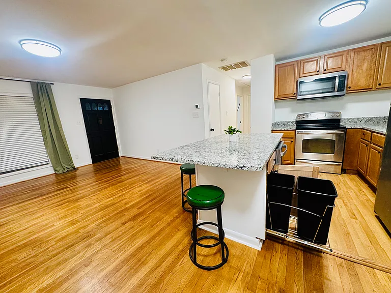 1216 W Leigh St — Photo 33