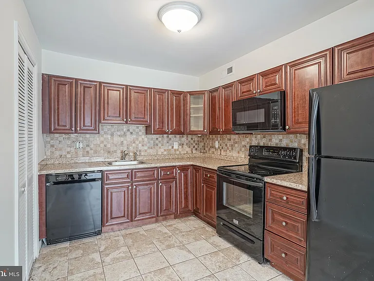 117 Chaucer Rd — Photo 9