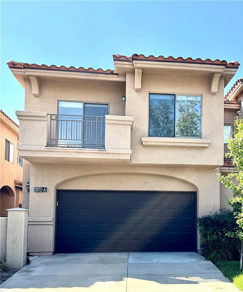 3 bed, 2.5 bath, 2045 sqft, $3,900 — Photo 1