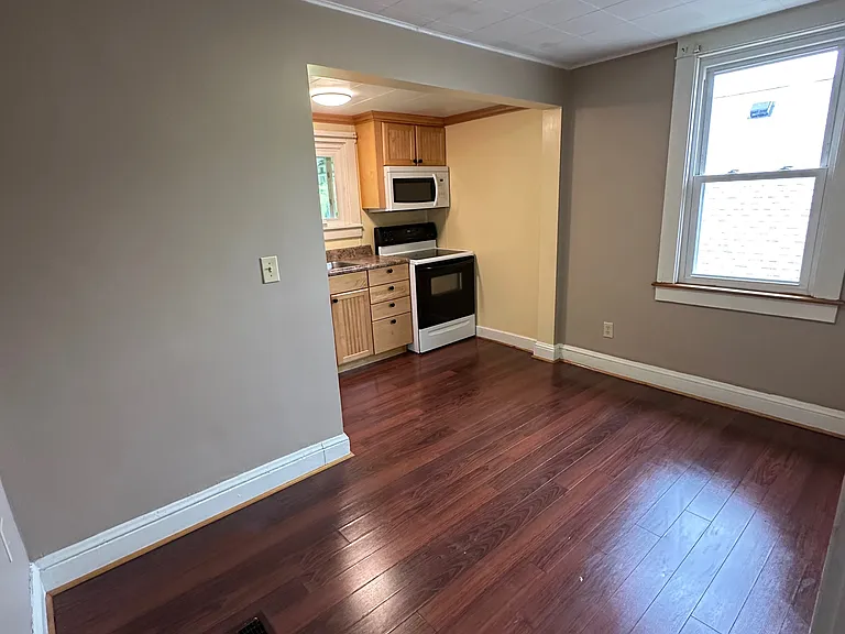1036 Myrtle St — Photo 6