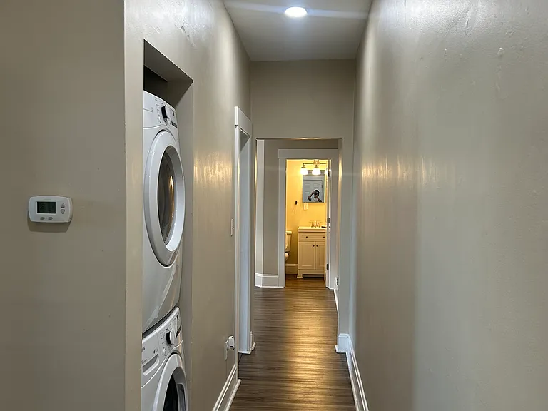 2033 Weyer Ave #B — Photo 11