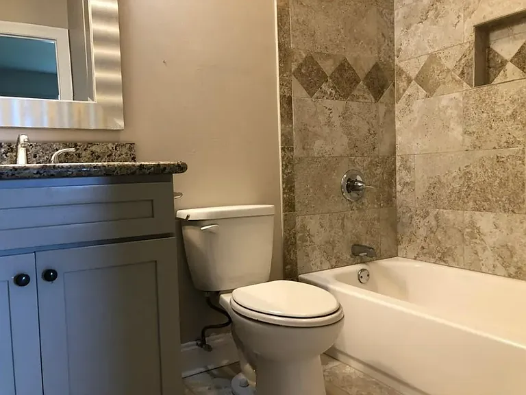 2539 Eagle St — Photo 9