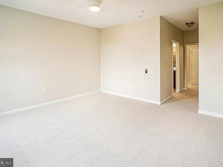 20602 Maitland Ter #14J — Photo 13