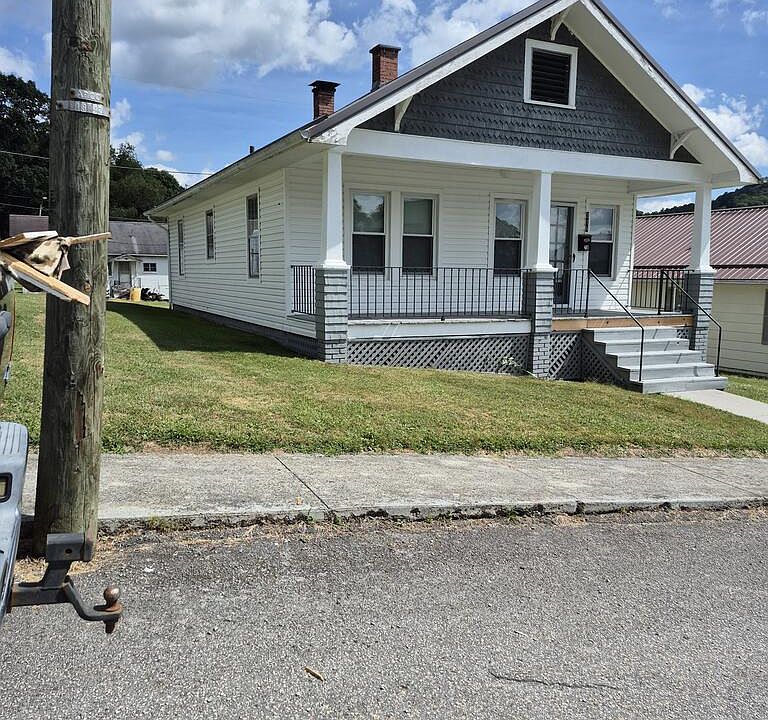 1st image of 218 Poplar St