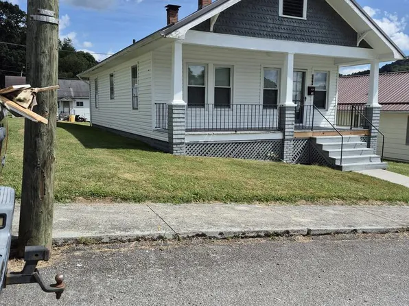 218 Poplar St, Rainelle, WV 25962