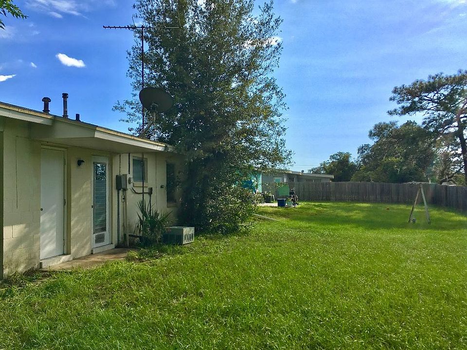 2nd image of 565 Swallow Ln