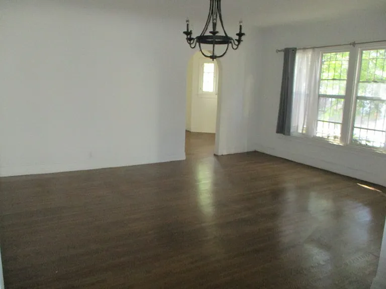 1086 88 Redondo Boulevard 5265 Edgewood Pl — Photo 6