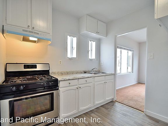 4th image of 526 Beach Dr