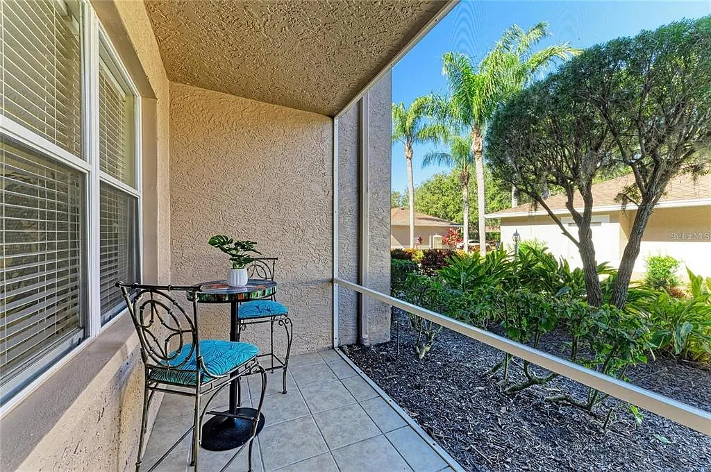 2 bed, 2.0 bath, 1350 sqft, $2,200 — Photo 4