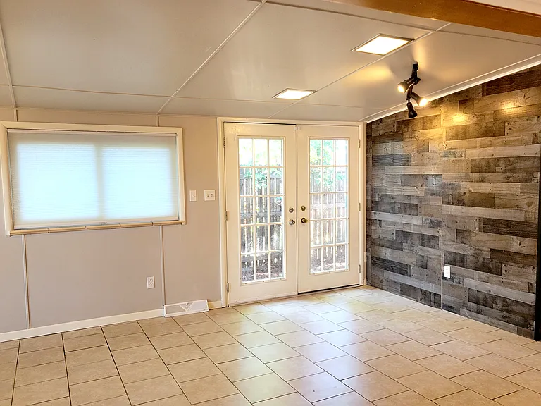 1051 S Perry St — Photo 6