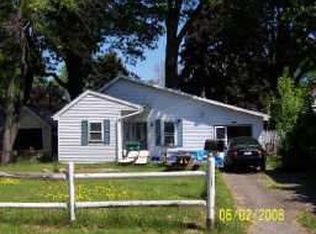 18 McEwen Rd, Rochester, NY 14616