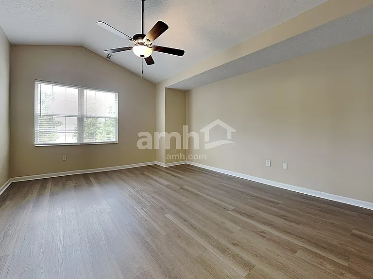 1023 Canterbury Ln — Photo 11
