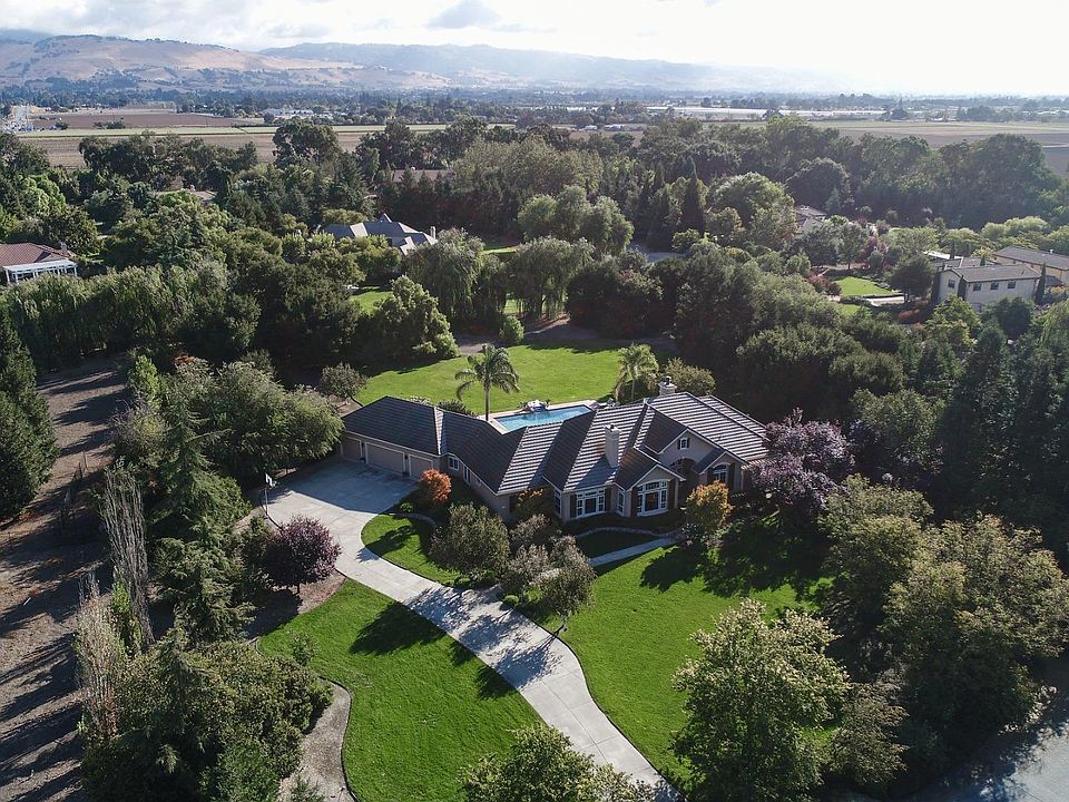 1st image of 10748 Green Valley Dr