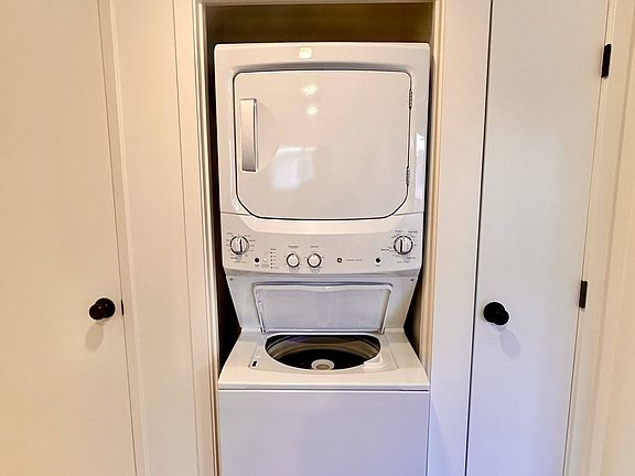 5th image of 3771 Miramar Way APT 5