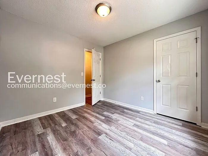 229 Hampton Dr — Photo 13