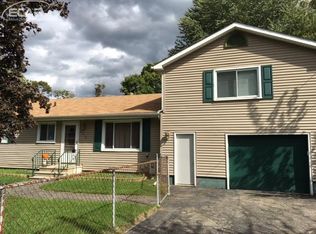 2238 Glade St, Burton, MI