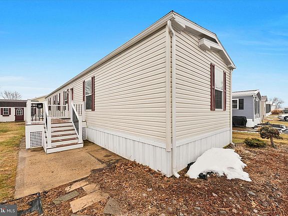 3rd image of 60 Penn Valley Vlg