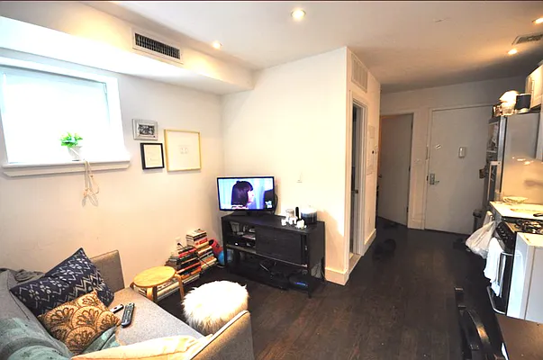 Rented by REAL New York | media 29