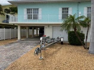 481 8th St, Key Colony Beach, FL 33051