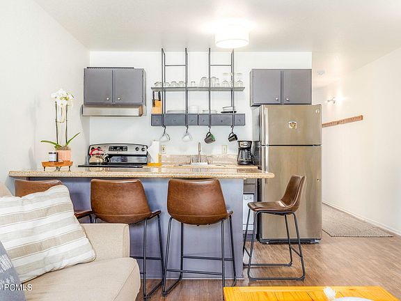 5th image of 1530 Empire Ave #205