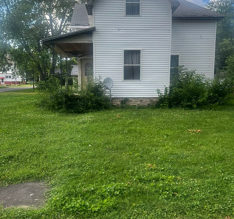 2nd image of 702 E Washington St