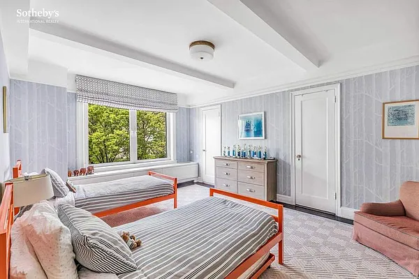 Sold by Sotheby's International Realty | media 35