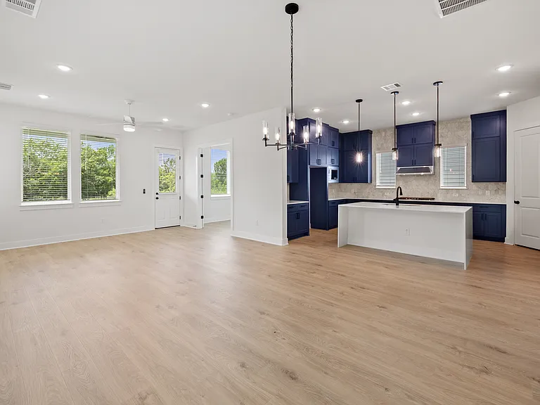 1608 Kit Cir — Photo 7