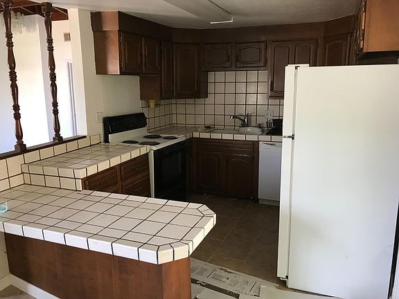 5th image of 804 Burgoyne St