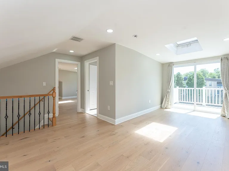 75 Reeder Ave — Photo 23