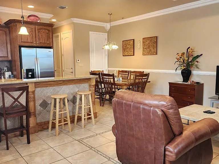 106 W Capricorn Dr — Photo 2