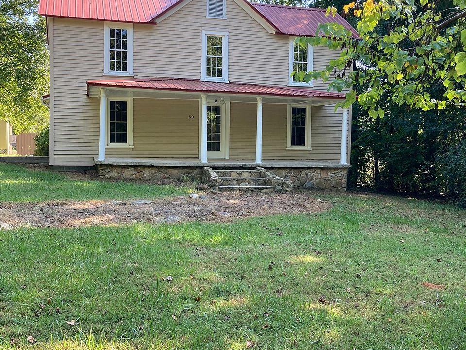 Quiet Setting -Convenient to Shopping and Miles of Nature Trails.