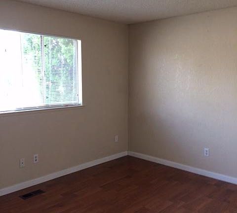 4th image of 6844 Gloria Dr