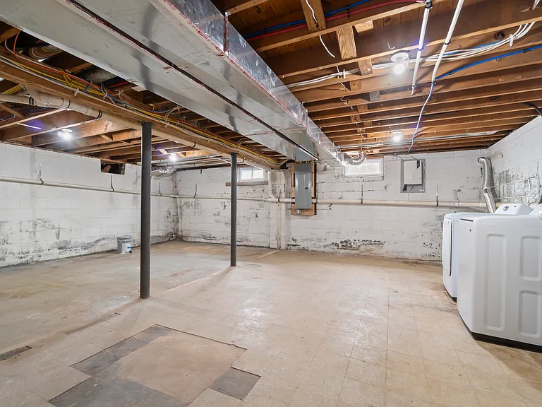 615 Fairmount Dr — Photo 22
