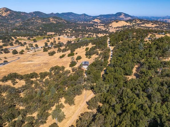 1560 Pinto Dr, Angels Camp, CA 95222